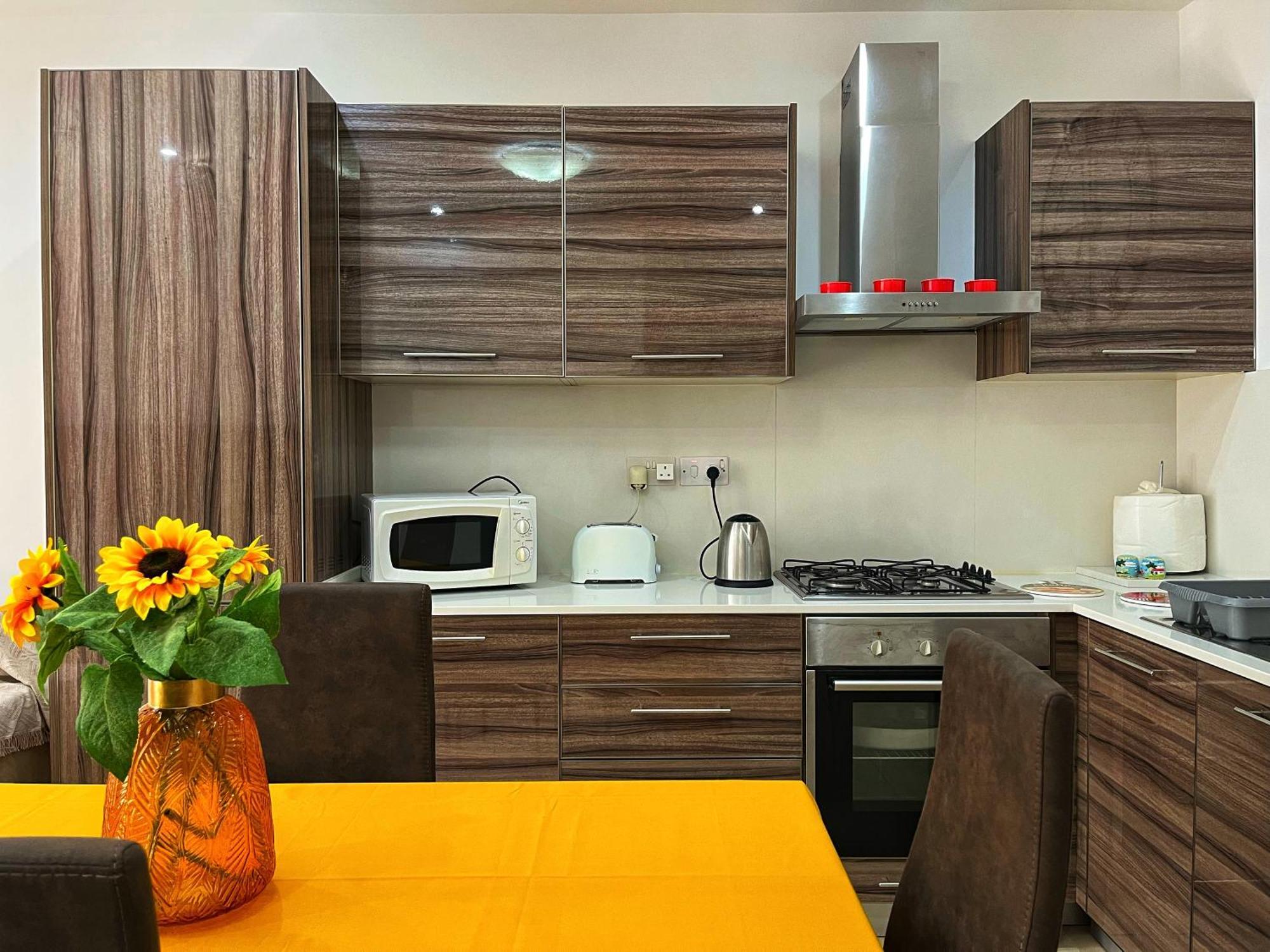 Charming Two Bedroom Apartment Pietà Zewnętrze zdjęcie